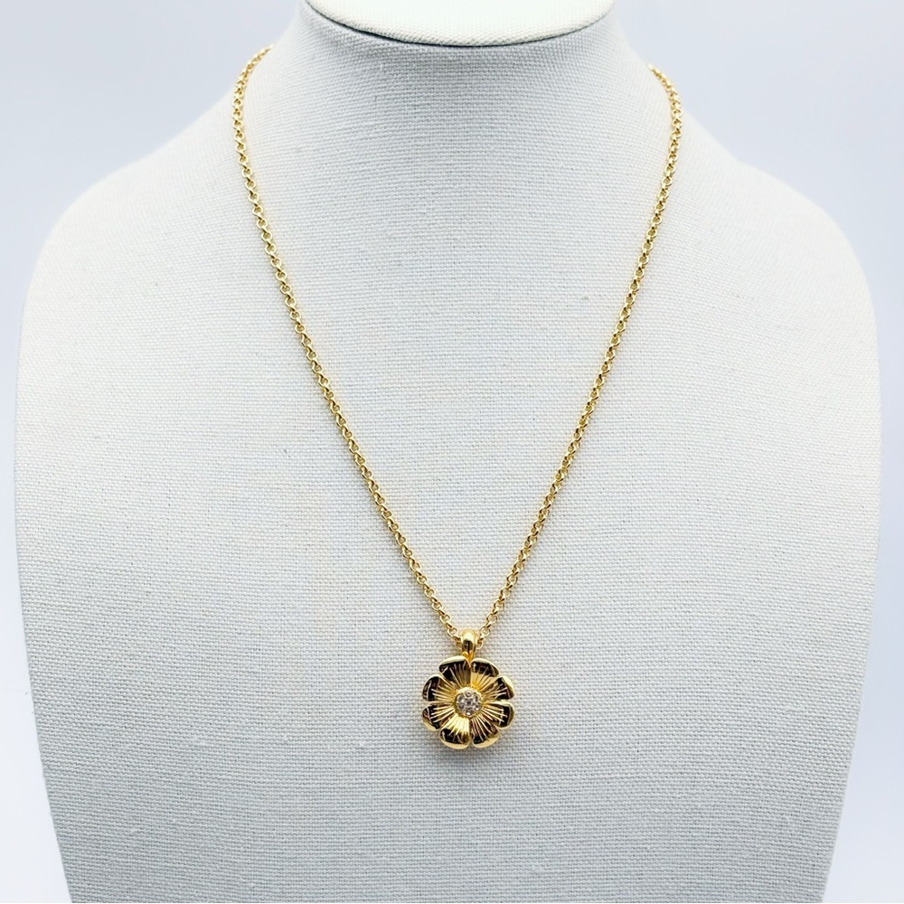 Gold Flower Pendant Necklace